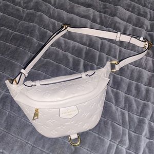 White Fanny pack dupe. Never used